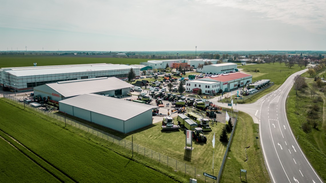 Luftbild der Firmenzentrale in Steigra während der Hausausstellung 2023