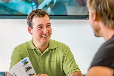 Verkaufsberater im Kundengespräch