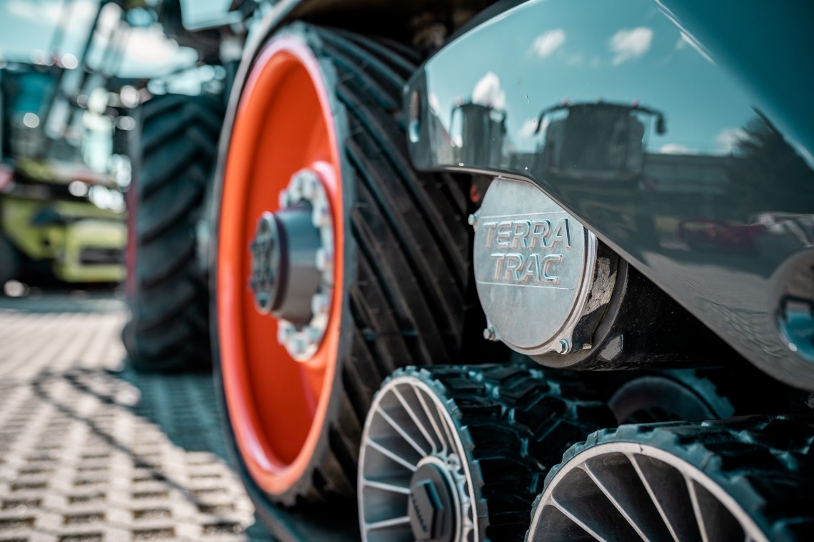 Seitenansicht Kettenlaufwerk CLAAS Lexion 
